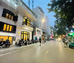 Bán nhà Q19 Võng Thị phố Tây VIP Ở Đẳng Cấp Thượng Lưu sát Tây Hồ 39m2 5 Tầng 8.2 tỷ