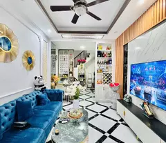 Bán nhà N50 Lạc Long Quân phố VIP Ở Đẳng Cấp sát Tây Hồ 37m2 5 Tầng 7.9 tỷ