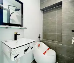 Sát mặt tiền Q4 
Ngang 3 Dài 11 m2 
ĐÚC XÂY MỚI 5 TẤM 
4 tỷ