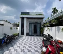 BÁN NHÀ MỚl THUỘC GIAI XUÂN PHONG ĐIỀN GẦN DINH THỰ Lang Truyền
