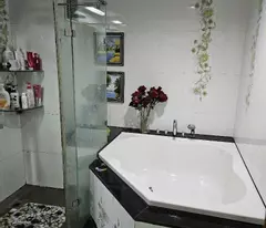 Bán nhà Nguyễn Hoàng Tôn, Tây Hồ, Hà Nội, diện tích 44m2, xây 6 tầng, mặt tiền 6m. SĐCC. Giá: 15,5
