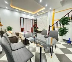 BÁN NHÀ TRUNG TÂM QUẬN CẦU GIẤY NHÀ ĐẸP THOÁNG MỚI CHỈ VỆC Ở LUÔN  GIÁ 7,5 TỶ