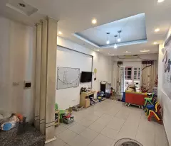 Nhà 35m 4T Thạch Cầu, LONG BIÊN, giá 4,3 TỶ,oto,KD