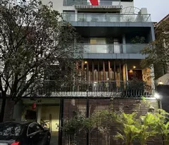 CẦU GIẤY TRUNG TÂM - PHÂN LÔ -VỈA HÈ- Ô TÔ TRÁNH- 100M RA PHỐ- - Ô CHỜ THANG MÁY - DT: 61m2 - chỉ