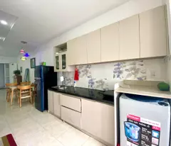 Bán căn hộ view phố biển tầng trung full nội thất tòa Mường Thanh 04 giá 2.1 tỷ
