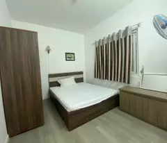 Bán căn hộ view phố biển tầng trung full nội thất tòa Mường Thanh 04 giá 2.1 tỷ