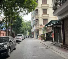 BÁN NHÀ ĐẸP XUẤT SẮC TẠI PHỐ HOÀNG SÂM,QUẬN CẦU GIẤY  18 TỶ VND, 40M2, KINH DOANH ỔN ĐỊNH