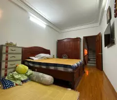 NGÕ CHỢ KHÂM THIÊN, SÁT HỒ BA MẪU, 5 TẦNG DÂN XÂY CÒN RẤT ĐẸP