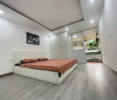 Bán gấp tập thể Hồ Tùng Mậu, tầng 3 nhà đẹp sẵn ở ngay, 3 ngủ, nội thất xịn, ô tô đỗ chân cầu thang
