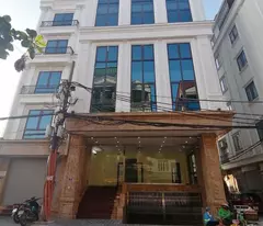 Cho thuê nhà MẶT PHỐ Trần Qúy Cáp .DT : 90 M x 8 Tầng . MT: 7 M.THÔNG SÀN, THANG MÁY.