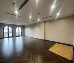 Cho thuê nhà MẶT PHỐ Trần Qúy Cáp .DT : 90 M x 8 Tầng . MT: 7 M.THÔNG SÀN, THANG MÁY.