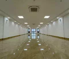 Cho thuê nhà MẶT PHỐ Trần Qúy Cáp .DT : 90 M x 8 Tầng . MT: 7 M.THÔNG SÀN, THANG MÁY.