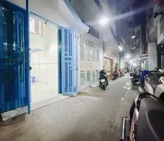 Sát mặt tiền Hoàng Diệu Q4
Ngang 3,5 Dài 7,89 m
Đúc 3 tấm 
4 tỷ