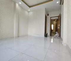Sát mặt tiền Q4 
Ngang 3.2 Dài 12 m nở hậu 3.6m
2 TẤM CÓ 4 TỶ