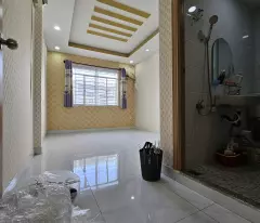 Sát mặt tiền Q4 
Ngang 3.2 Dài 12 m nở hậu 3.6m
2 TẤM CÓ 4 TỶ