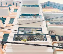 NHÀ ĐẸP PHỐ CẦU GIẤY - 40M2 x 5T - MT 4.2M - 7.65 TỶ - NHÀ ĐẸP - NGÕ THOÁNG - Ô TÔ ĐỖ 24/7