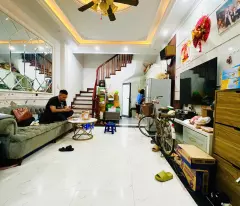 NHÀ ĐẸP PHỐ CẦU GIẤY - 40M2 x 5T - MT 4.2M - 7.65 TỶ - NHÀ ĐẸP - NGÕ THOÁNG - Ô TÔ ĐỖ 24/7