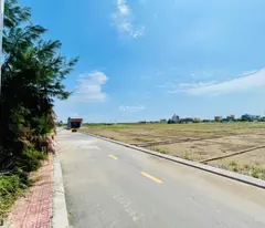 Cần tiền bán gấp đất ven biển chính chủ, diện tích 85m, full thổ, sẵn sổ, đường ô tô