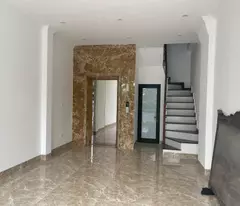 Bán nhà 6 tầng mặt đường Lạc Long Quân 6 tầng, thang máy.