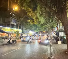 NHÀ ĐẸP - CẠNH PHỐ - NGÕ THÔNG ÔTÔ - 4 TẦNG, 25M2 - GẦN HỒ VÀ CHỢ - NHỈNH 8.3 TỶ
