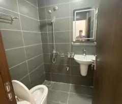 Bán nhà lĩnh nam 5 tầng dân xây lô góc ô tô tải tránh kinh doanh ngày đêm hoàng mai