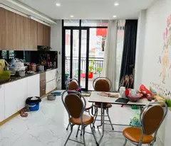 NHÀ NGUYỄN KHANG,TT CẦU GIẤY-7T-THANG MÁYGẦN Ô TÔ GIÁ 9 TỶ HƠN