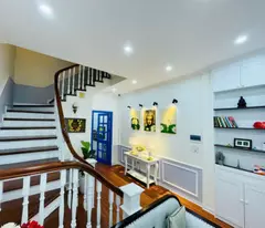 Căn góc 53m2 nhà 5 tầng tại ngõ 95 Vũ Xuân Thiều, Long Biên. Đường thông ô tô, gần hồ