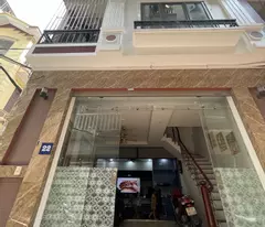 BÁN NHÀ 5 TẦNG 37M2 CẦU GIẤY, Ô TÔ 7 CHỖ ĐỖ CỬA. 7,3 TỶ