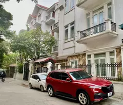 Cho thuê biệt thự Lương Thế Vinh, 130m2, 4 tầng, 25 triệu/tháng làm văn phòng