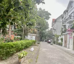 Cho thuê biệt thự Lương Thế Vinh, 130m2, 4 tầng, 25 triệu/tháng làm văn phòng