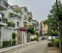 Cho thuê biệt thự Lương Thế Vinh, 130m2, 4 tầng, 25 triệu/tháng làm văn phòng