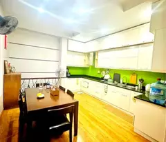 Bán nhà phân lô, Nguyễn Chí Thanh, Đống Đa, HN, DT 65m 5 tầng 4,5m mặt tiền, giá 16,8 tỷ.