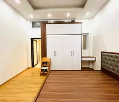 CHỦ NHÀ CẦN BÁN GẤP NHÀ  ĐÊ LA THÀNH DT  39 -6 TẦNG -MT  5.4 GIÁ ;15 tỷ Ba Đình