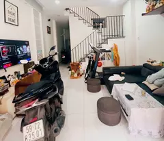 Bán nhà gần HXH,3 phòng ngủ, 4x10m, sát khu HimLam quận 7.