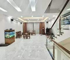 OAI NHẤT NGÕ! Nhà trên mặt ngõ phố Việt Hưng, cả dãy mỗi nhà mình mặt tiền 5m có gara ô tô, 52m2,