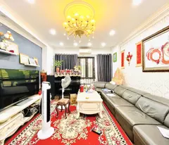 Phòng khách ngày Tết của bạn thực sự ấn tượng! Bán nhà Nguyễn Sơn, gara, thang máy, 60m2, 12.8 tỷ