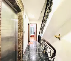 Phòng khách ngày Tết của bạn thực sự ấn tượng! Bán nhà Nguyễn Sơn, gara, thang máy, 60m2, 12.8 tỷ