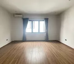 Nhà VĂN CAO 41m2 x Mặt tiền 5.5M, ngõ to và rộng. Cách mặt phố vài bước chân.
