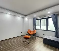 Nhà VĂN CAO 41m2 x Mặt tiền 5.5M, ngõ to và rộng. Cách mặt phố vài bước chân.