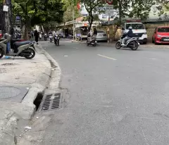 Bán nhà phố víp 14.9 Tỷ, Quốc Tử Giám, Đống Đa, mặt phố kinh doanh, dt;35m, 3 tầng, tiện ích phố