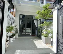 Bán Nhà 3 Tầng Mặt Tiền Đường Trịnh Phong, P. Tân Lập, TP. Nha Trang - Giá 13.5 Tỷ