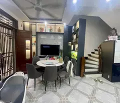 Chủ nhà cần tiền bán gấp nhà mới phố Kim Giang, Thanh Xuân, Hà Nội 5 tầng 42m2 6.6 tỷ