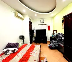 Gấp bán nhà Nguyễn Ngọc Vũ, Cầu Giấy diện tích 42m2, mặt tiền 4.5m, ngõ to gần phố.