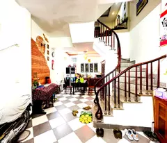 Gấp bán nhà Nguyễn Ngọc Vũ, Cầu Giấy diện tích 42m2, mặt tiền 4.5m, ngõ to gần phố.