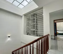 Nhà Đẹp Hồng Tiến ở ngay, Ô TÔ ĐỖ CỬA- THIẾT KẾ HIỆN ĐẠI- FULL NỘI THẤT- CHỦ Ở RẤT CÓ LỘC- BÁN