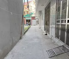 Chính chủ bán 52,7m2 đất tổ 7 Cự Khối. Đường 2,7m chạy thông ô tô con, gần chợ, gần trường