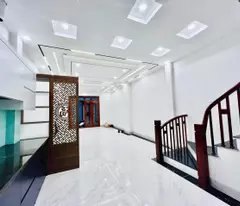 Nhà to đẹp mới có nội thất cơ bản, chính chủ bán nhà Nguyễn Văn Cừ, gần bãi ô tô, 52m2, 8.8 tỷ