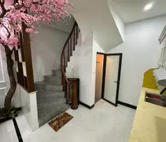 Cần bán gấp nhà 30m2 5 tầng cạnh Cao Đẳng FPT đường Trịnh Văn Bô
