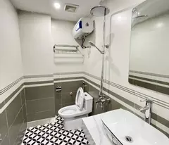 B.án nhà Lạc Long Quân -Tây Hồ, DT38m2, 6 tầng, MT4.5m, 4P ngủ, thang máy xịn sò, nhà mới koong