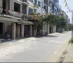 Cần bán lô đất 72m2 sẵn nhà Lk4 Lộc Ninh Chúc Sơn